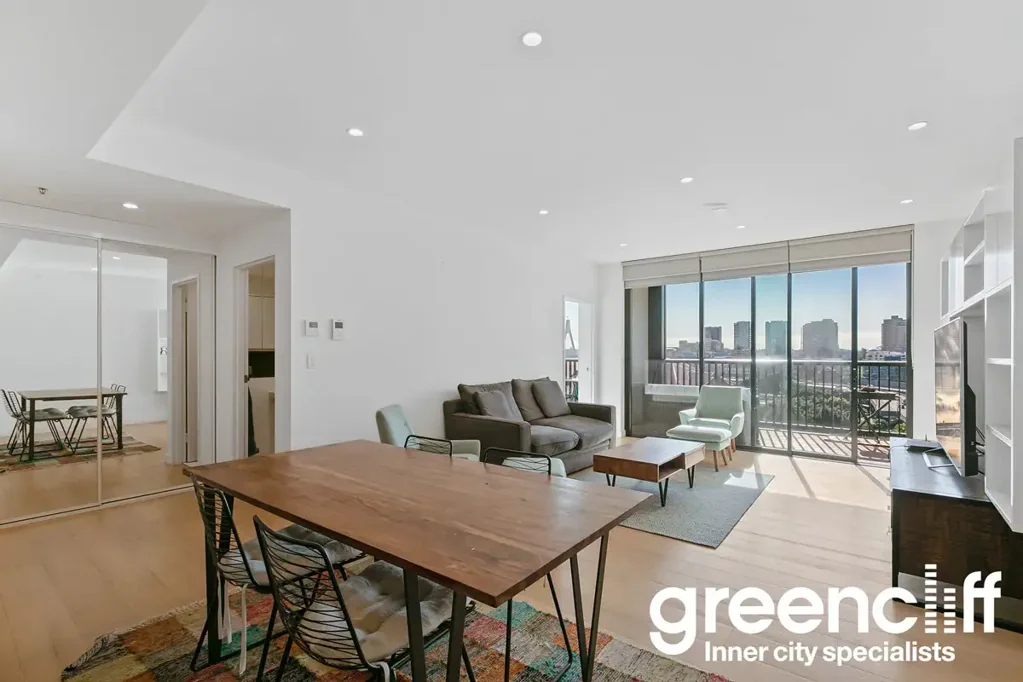 MODERN FULLY FURNISHED 2 BEDROOM WITH VIEWS OF ANZAC BRIDGE