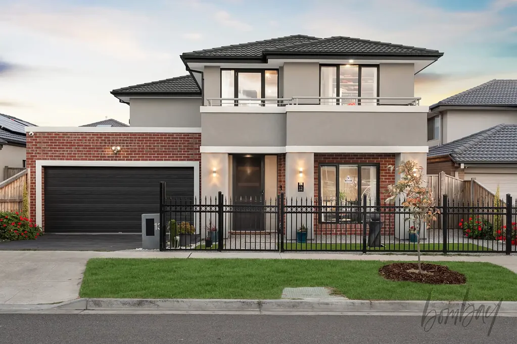 Wollert 5 Bedroom Family Luxury with Space, Style & Side Access!!