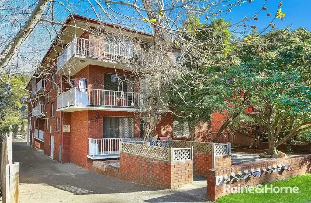 2 Bedroom Unit in a Central Location!