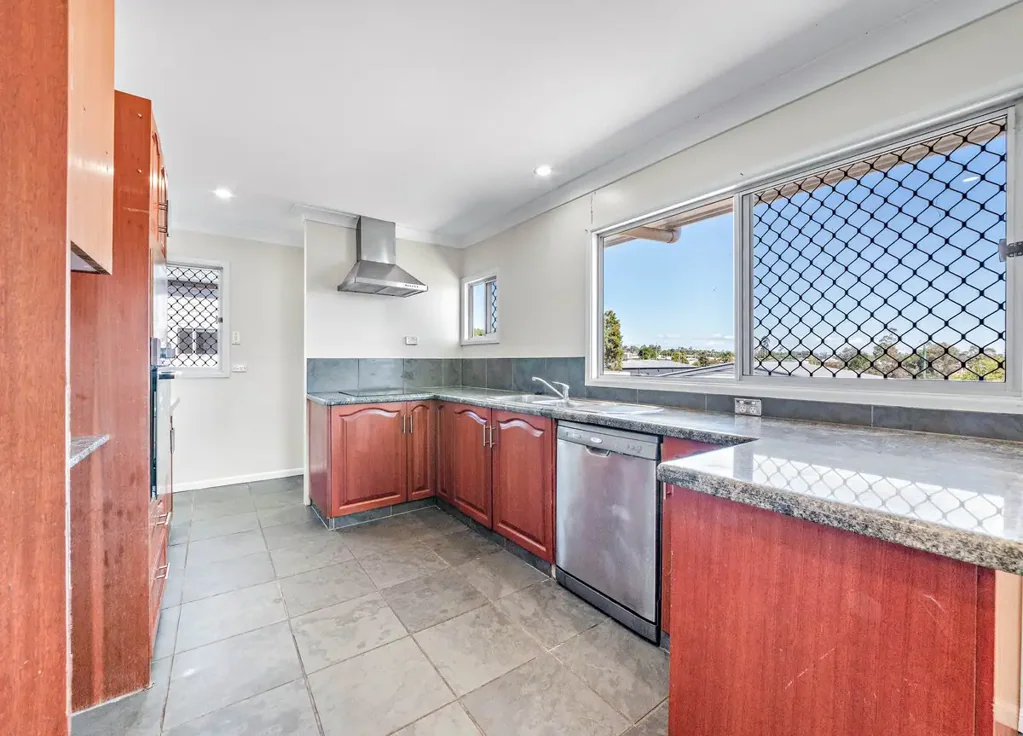 Warwick 4Kwarto COMFORTABLE FAMILY HOME WITH PRACTICAL FEATURES
