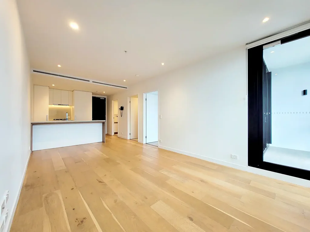 1Bed 1Bath + 1Study + 1Car Penthouse with Stunning City Story Bridge View