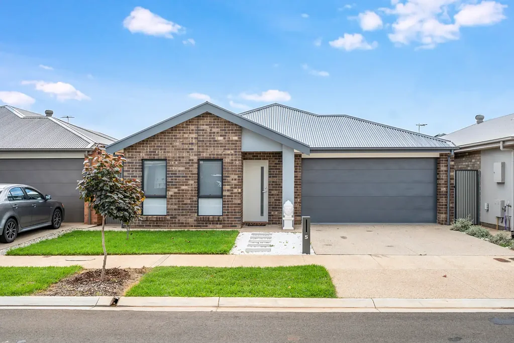 Eyre 5ਬੈੱਡਰੂਮ Modern Family Living in the Heart of Eyre!