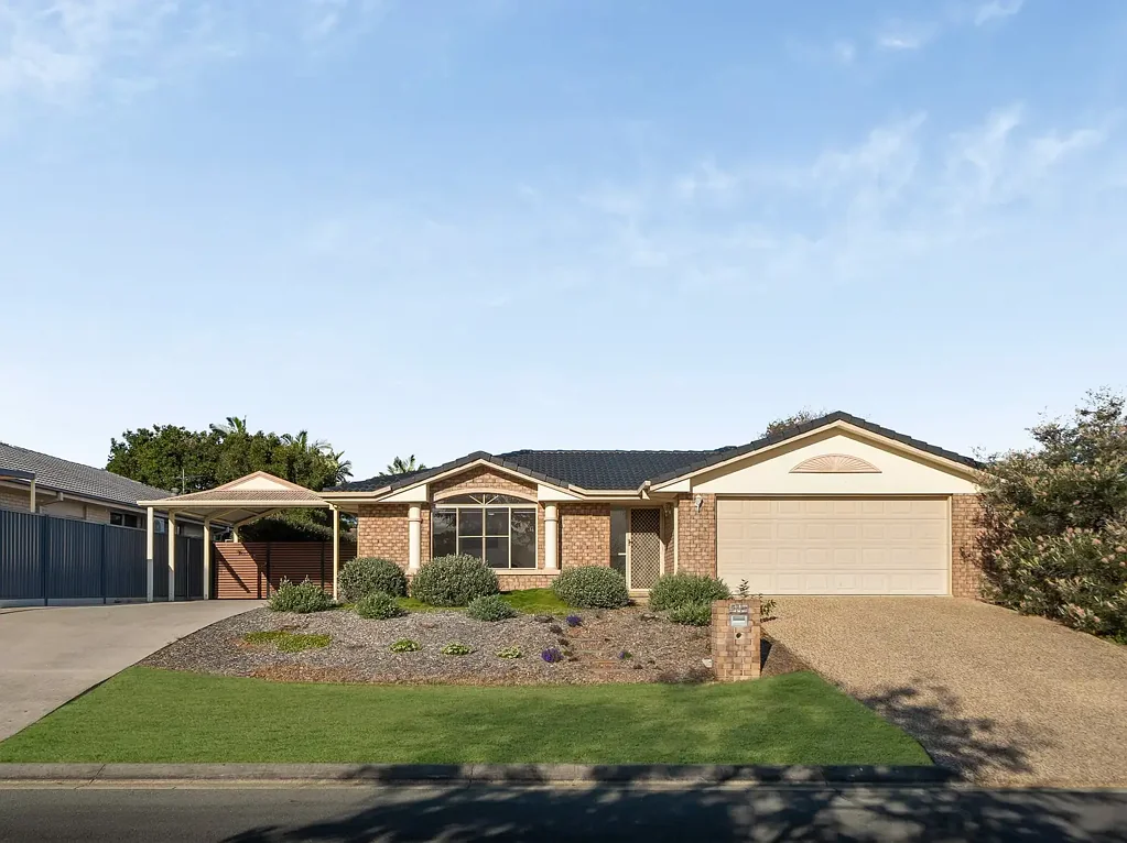 Bracken Ridge 5कमरा Spacious Family Living with Room for Everyone on Expansive Block!