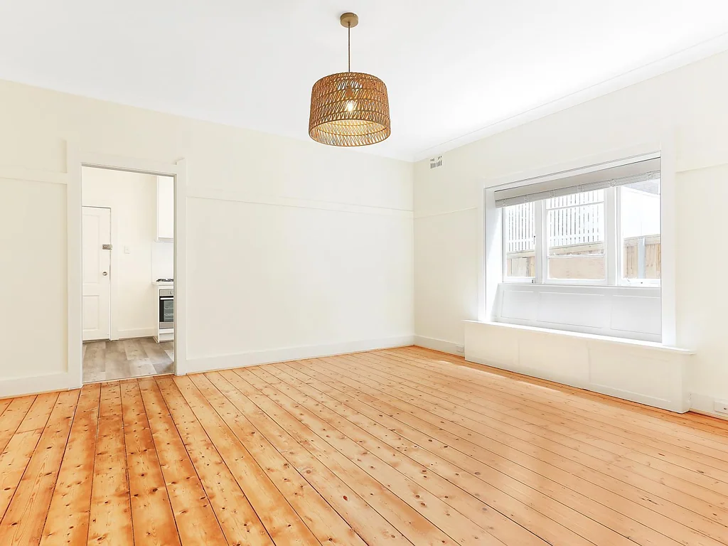 Large semi-like apartment in great beachside location