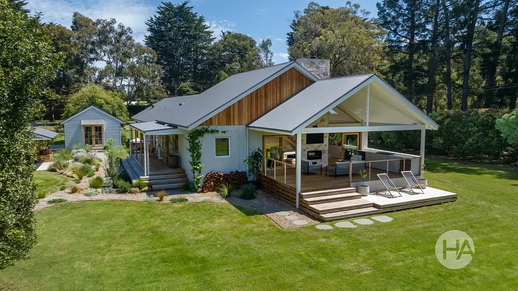 Tyabb 4房 庄园级设计 1.5英亩私享 现代工作室 管家厨房 Miele电器 雨淋式淋浴 娱乐草坪 未来泳池 豪华游戏室 独立客房 Architectural Masterpiece on 1.5 Acres