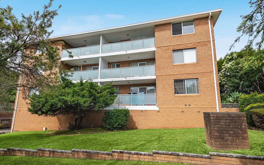 Top floor apartment located for lifestyle