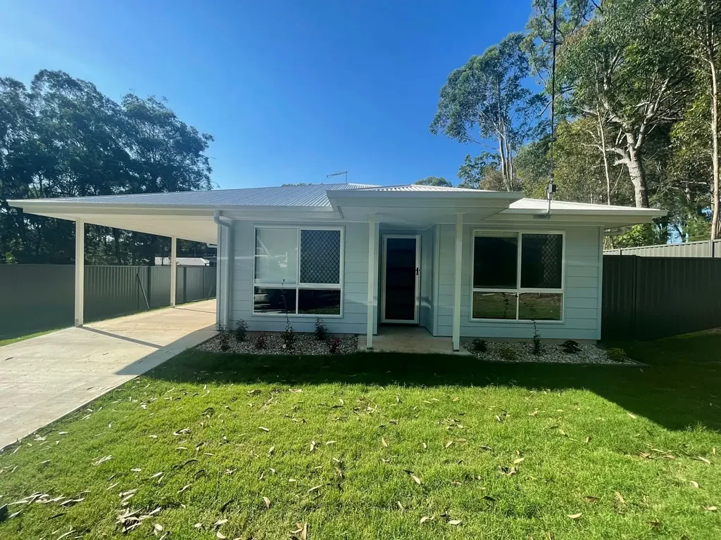 BEAUTIFUL MODERN 3 BEDROOM HOME - TOWN LOCATION!!