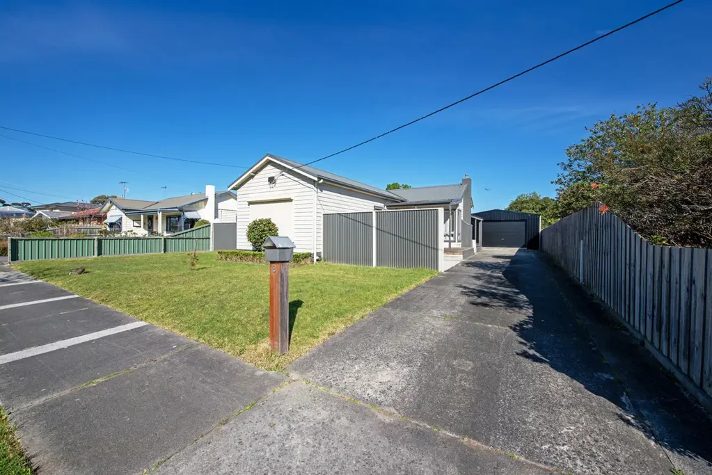 Traralgon 3Zimmer Comfortable, Character-Filled Living with Exceptional Shedding