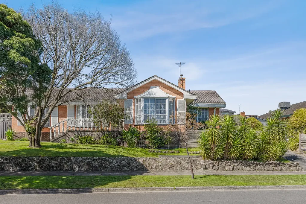 Doncaster East 3房 一个绝佳的 Doncaster East 机会。 A Prime Doncaster East Opportunity.