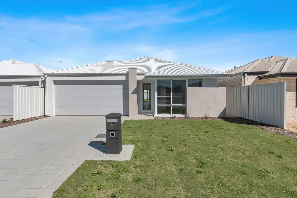 Four Bedroom Family Home in Pinjarra