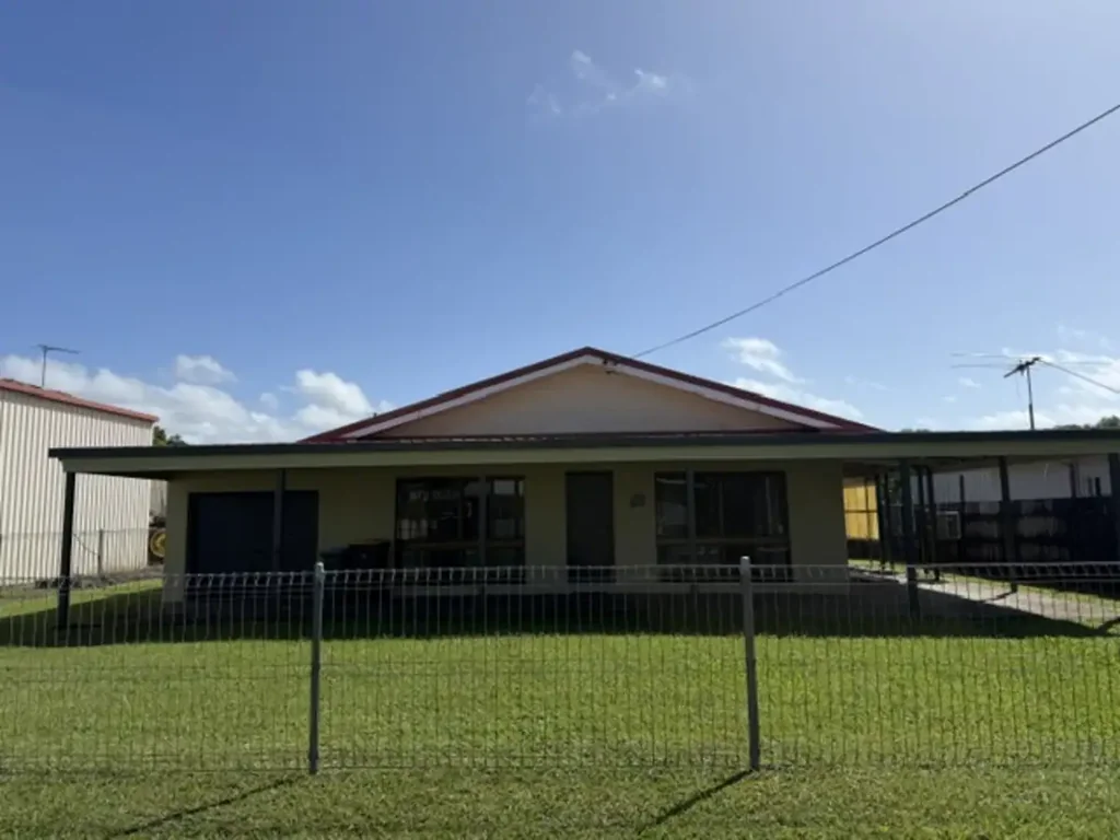 One bedroom house fully fenced