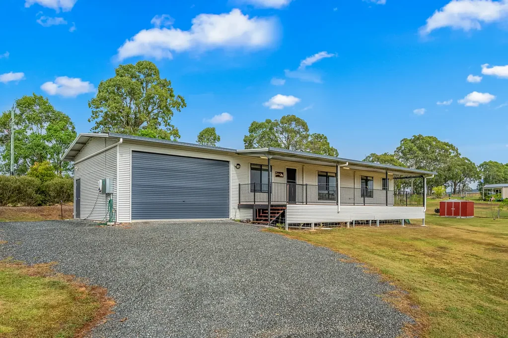 Gloucester 4房  Elevated Acre Living With Excellent Views