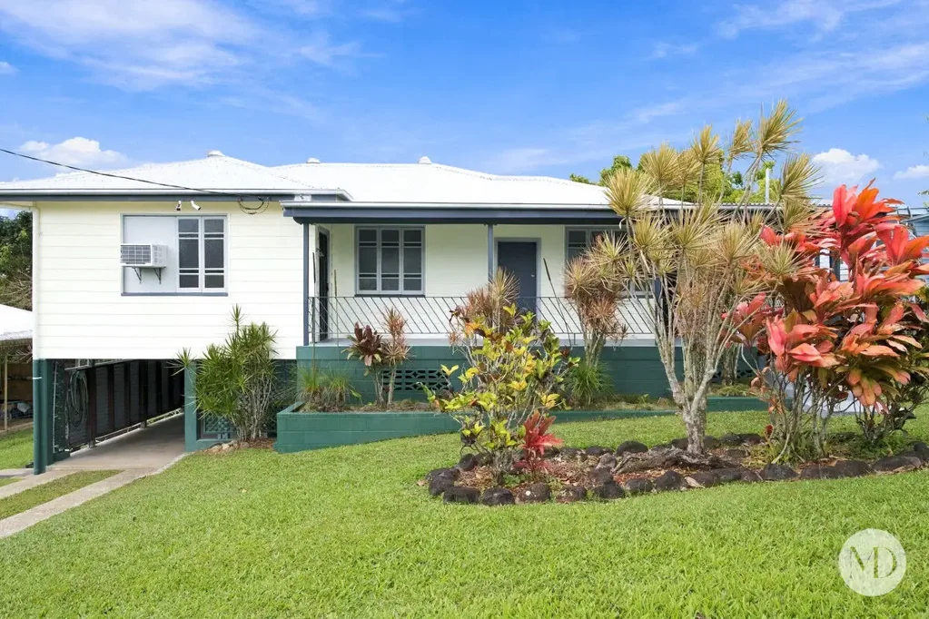 East Innisfail 4બેડરૂમ Character, Coastal Breezes and Room to Make It Your Own.