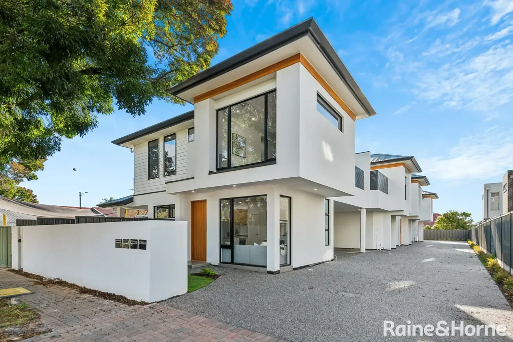 Luxurious Townhouses for Lease!