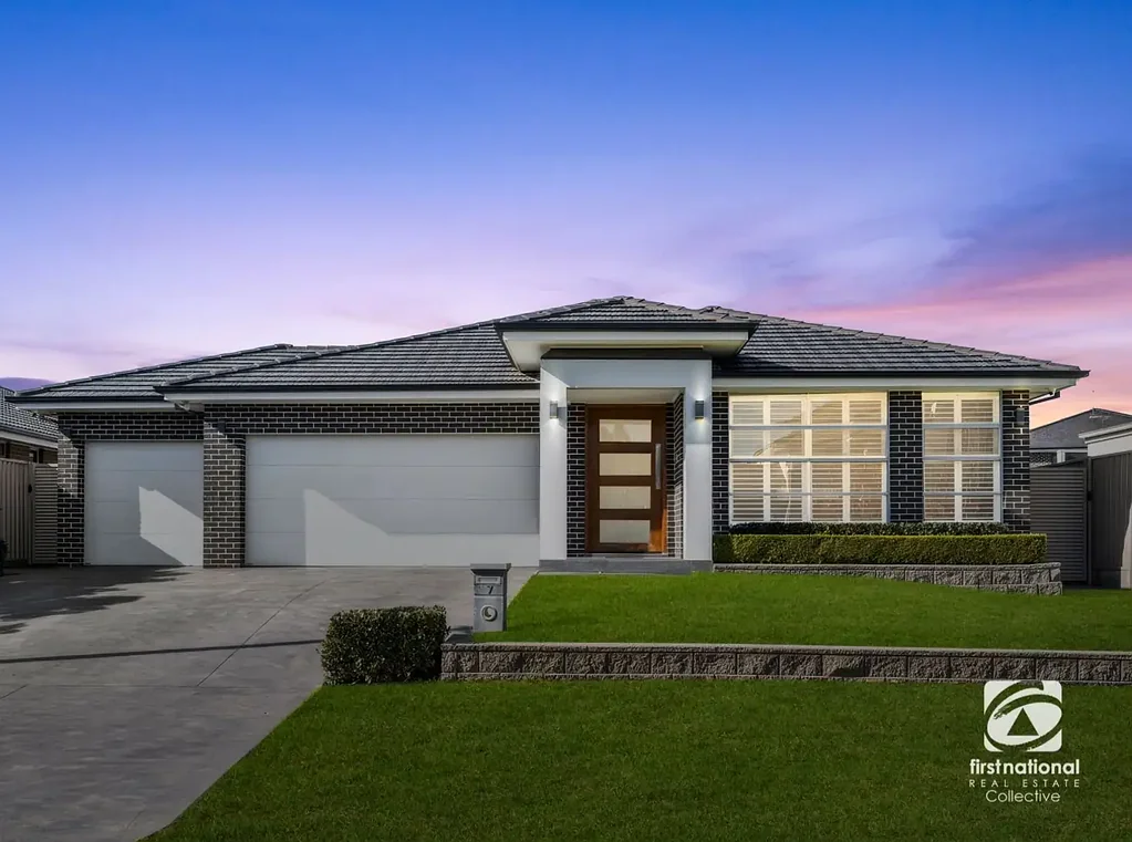 Harrington Park 4Phòng ngủ “Big Single Storey with Triple Garage”