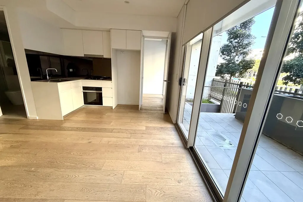 RARE SPACIOUS TWO-STOREY GROUND GLOOR LIVING WITH LOCK UP GARAGE