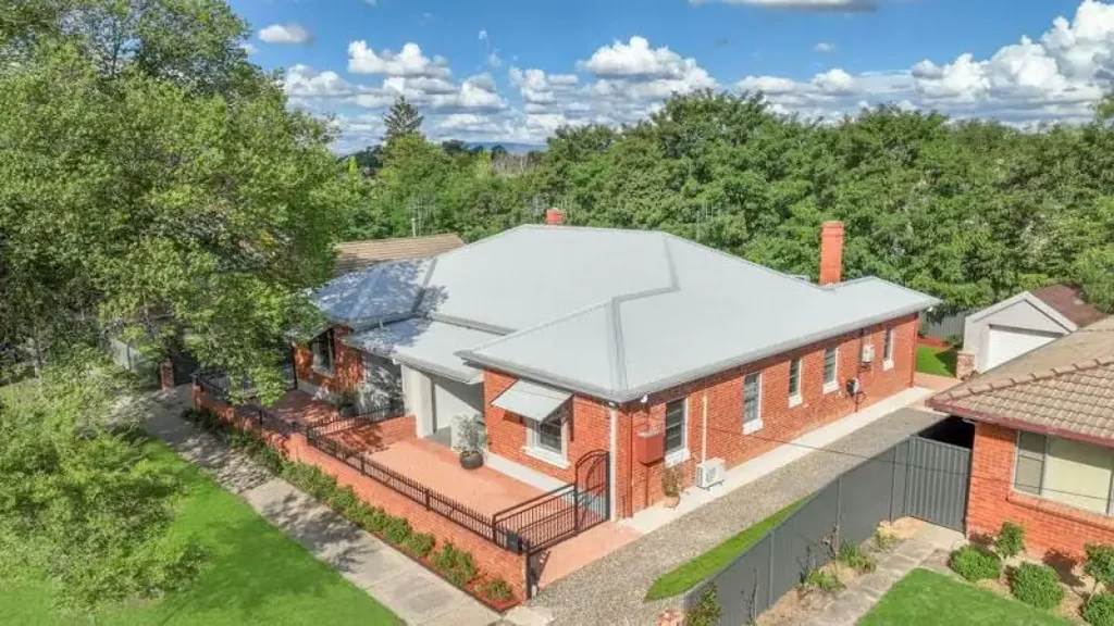 Bathurst 3 Bedroom STUNNINGLY RENOVATED CBD COTTAGE