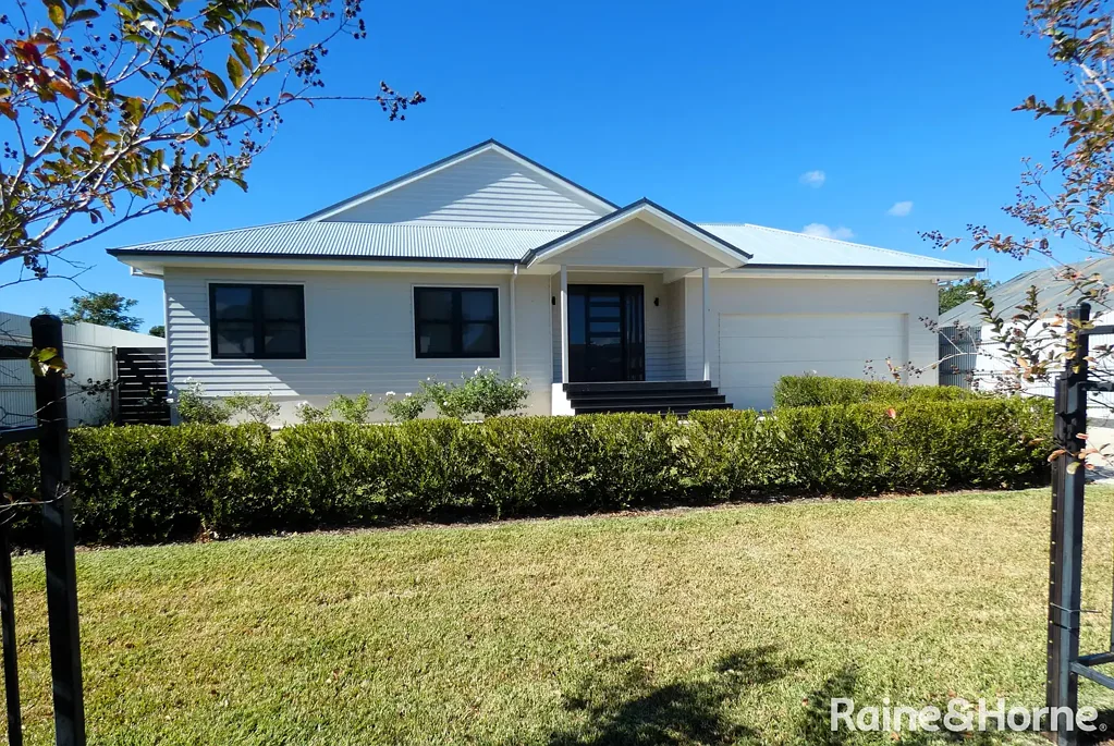 Moree 4 Bedroom In the heart of town ...