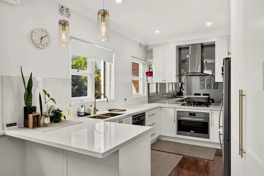 Hazelwood Park 2कमरा Stylish Unit Living in Prized Eastern Pocket