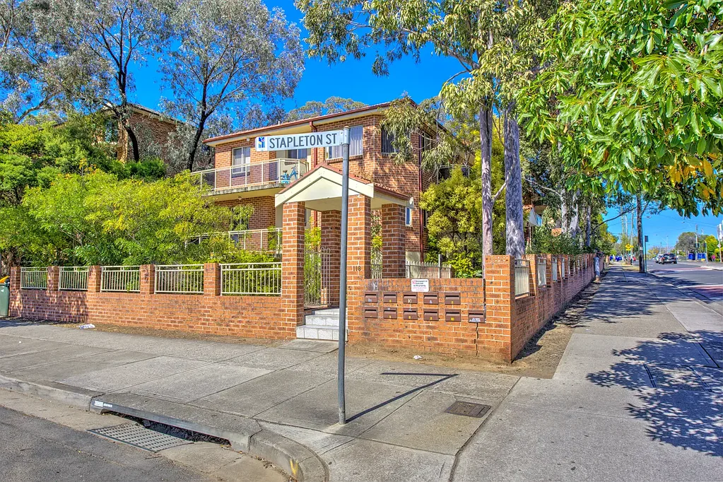 Conveniently located 3 bedroom unit