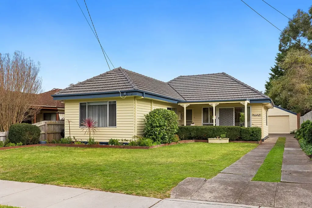 Heatherton 3房 精工扩建 735平花园 Miele厨房 澳洲硬木 双车库 黄金地段 Builder’s Own Mid-Century Home