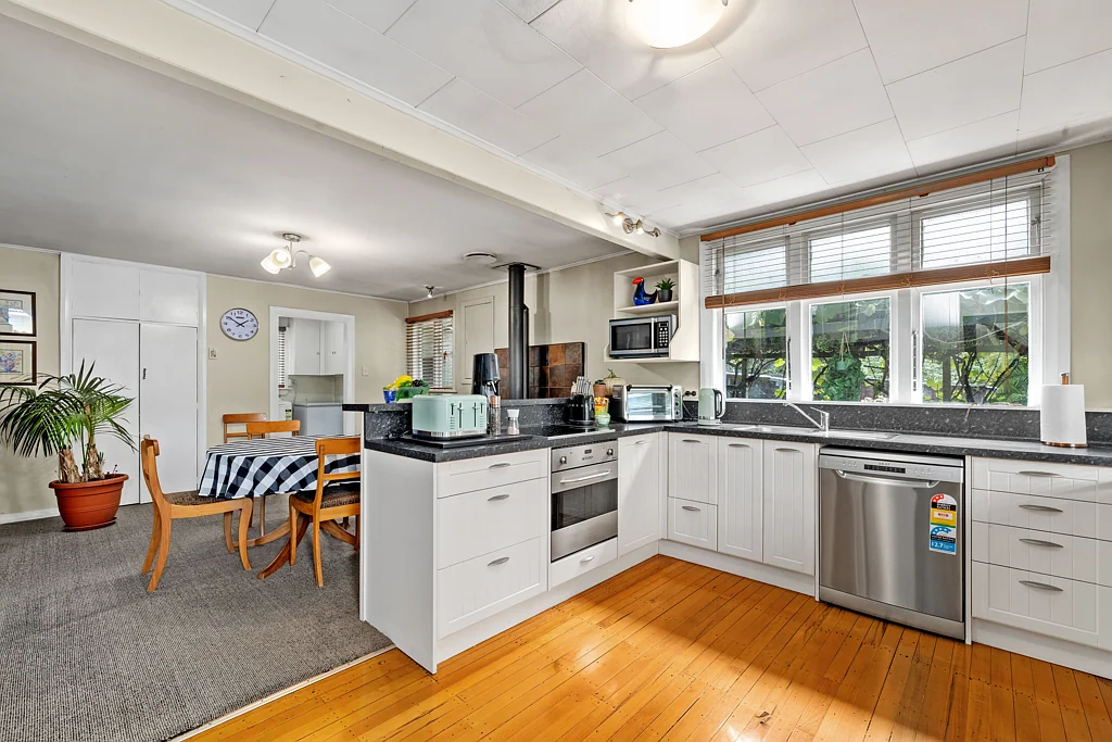 Masterton 3chambre Home with Land - Over 2000m2 of Opportunity!