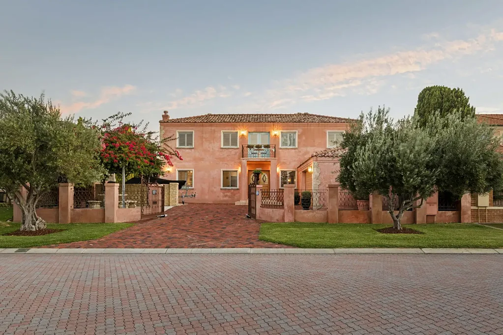 25 Seaward Loop, Sorrento, WA 6020