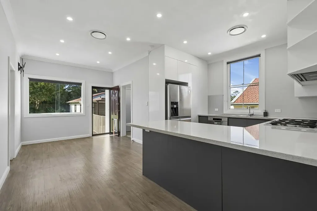 Hornsby 3chambre Convenience Meets Future Potential