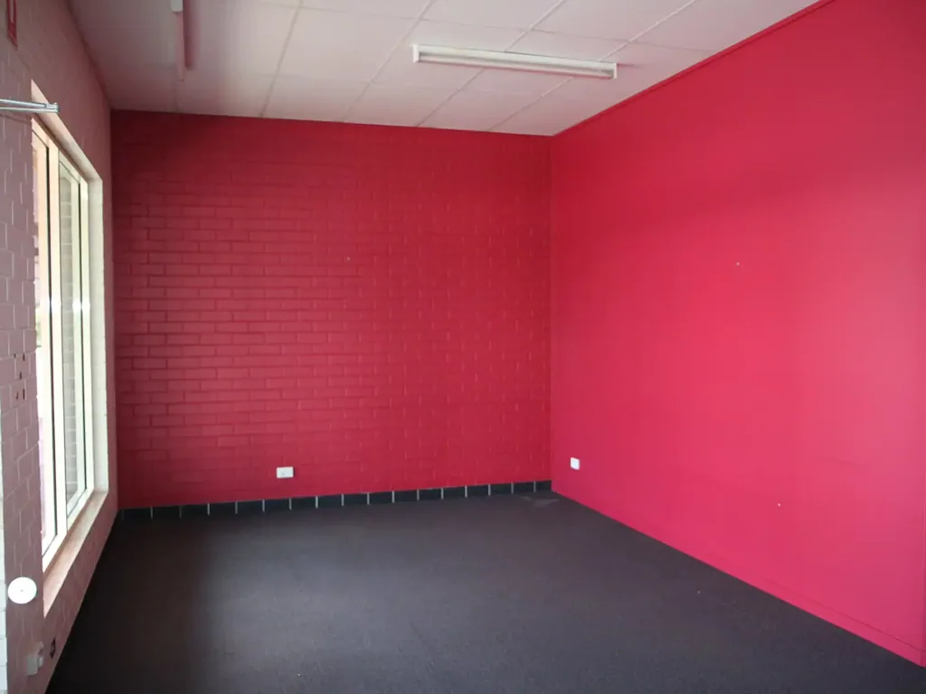 COMMERCIAL BUILDING FOR RENT