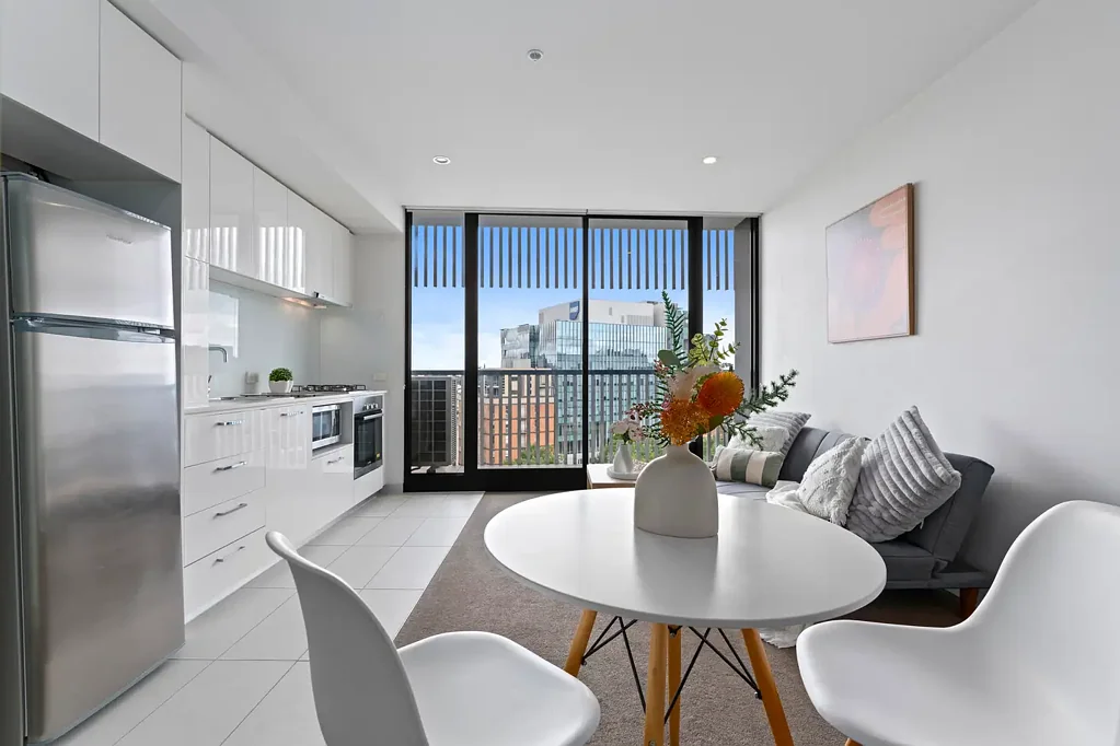 Modern 2 Bedroom Apartment Opposite Queen Victoria Market – FULLY Furnished with Washing Machine!