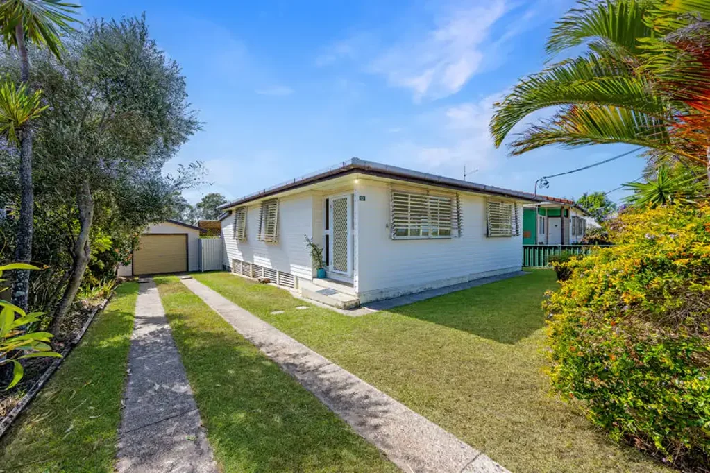 Corindi Beach 3房  Affordable Coastal Gem - Walk to the Beach, Packed with Potential