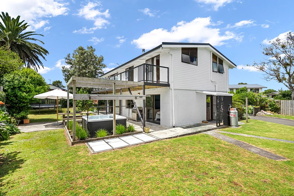 One Tree Point 4房  Perfect Family Home - Parents Up, Teens Down