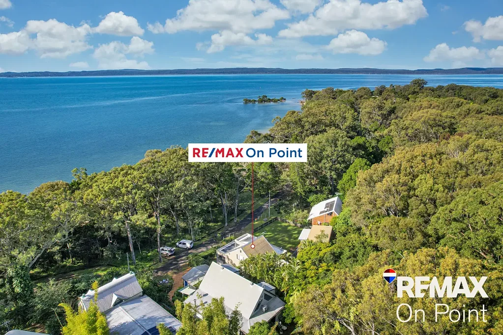Coochiemudlo Island 3침실 North-Facing Three-Storey Home | Morwong Beach | Water Views |Granny Flat, Lift, Solar & Air-Con