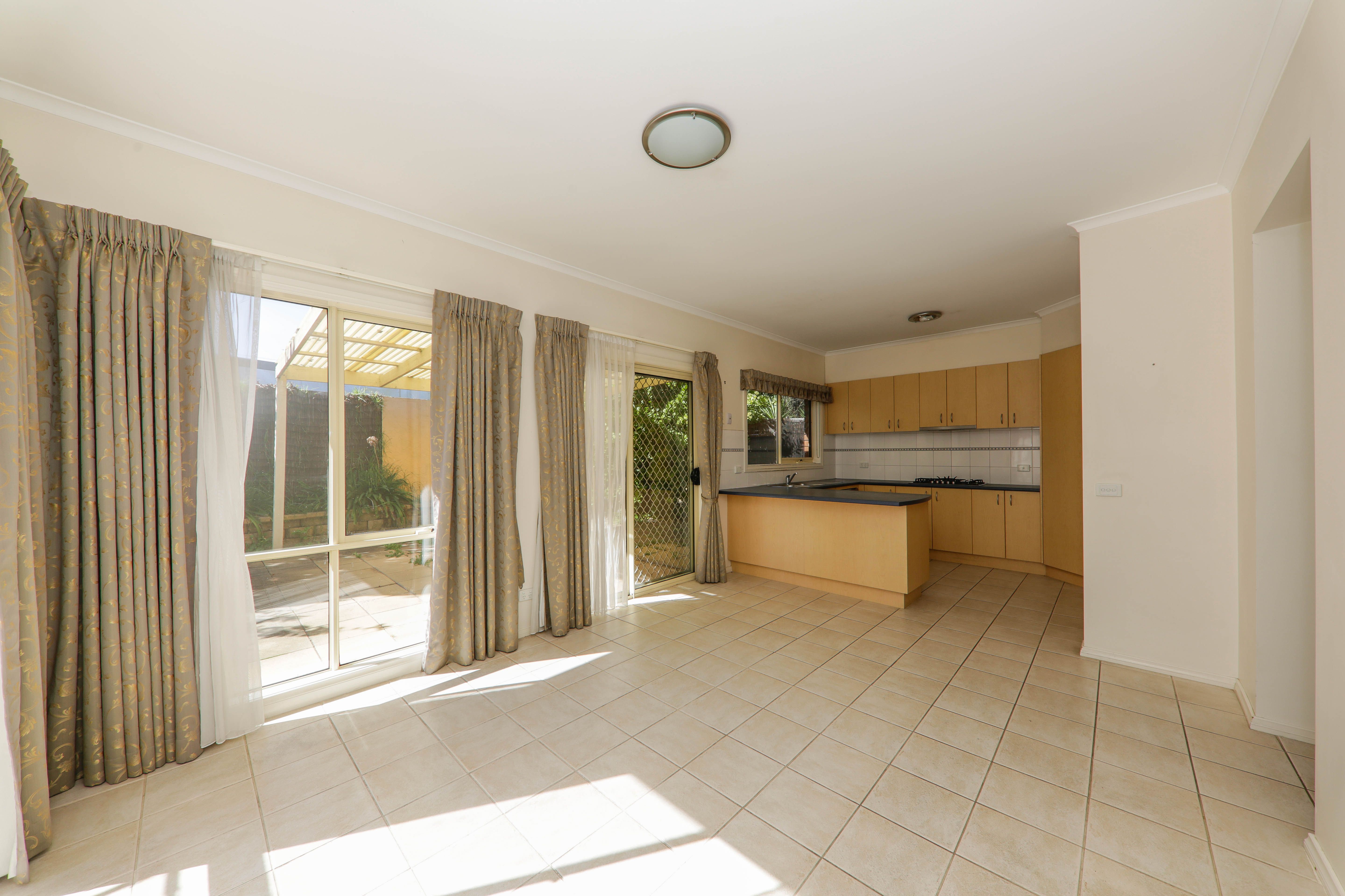 45 LARKSPUR CCT, GLEN WAVERLEY VIC 3150, 0 habitaciones, 0 baños, Townhouse