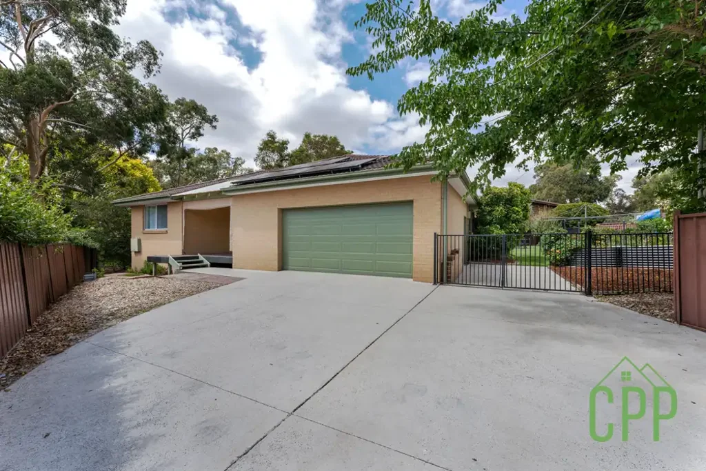 11 Winton Place, Holder, ACT 2611