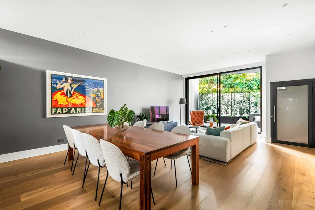 Toorak 3chambre Recently Completed Luxury Residence with Lift