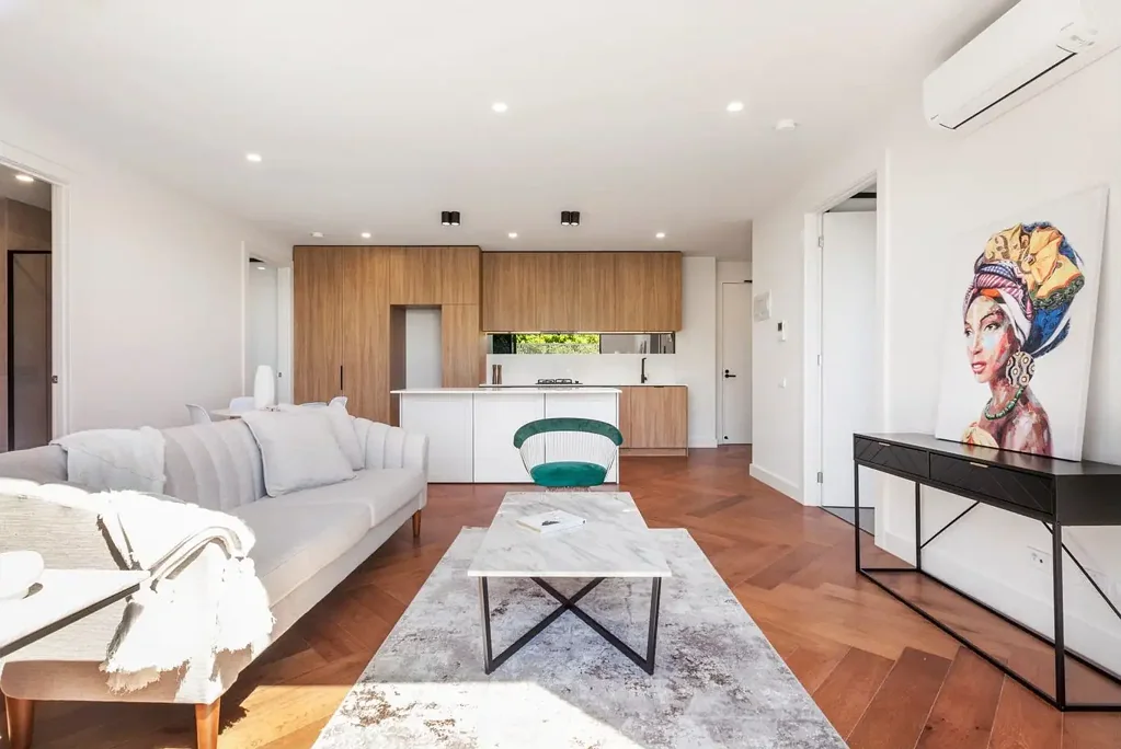 Spacious 3-Bedroom Apartment with Expansive Terrace in the Heart of Highett