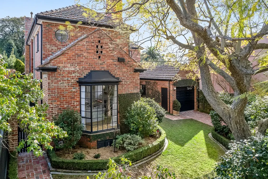 Kooyong 4침실 A Refined Kooyong Classic with a Contemporary Edge
