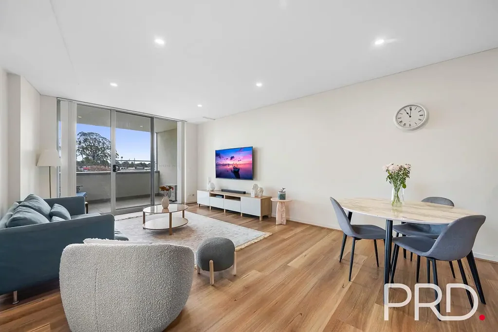 Warwick Farm 3 Bedroom Spacious, Stylish & Ultra-Convenient