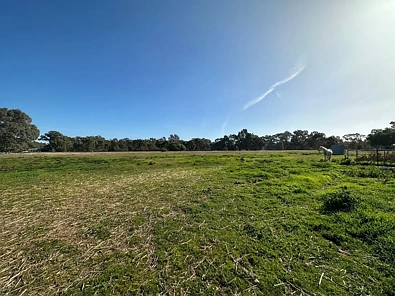Dunolly 优越地段交汇 6英亩宅地 步行达镇中心 标准围栏 封闭安全 投资居家首选 6 ACRE CORNER BLOCK OF RESIDENTIAL LAND FOR SALE