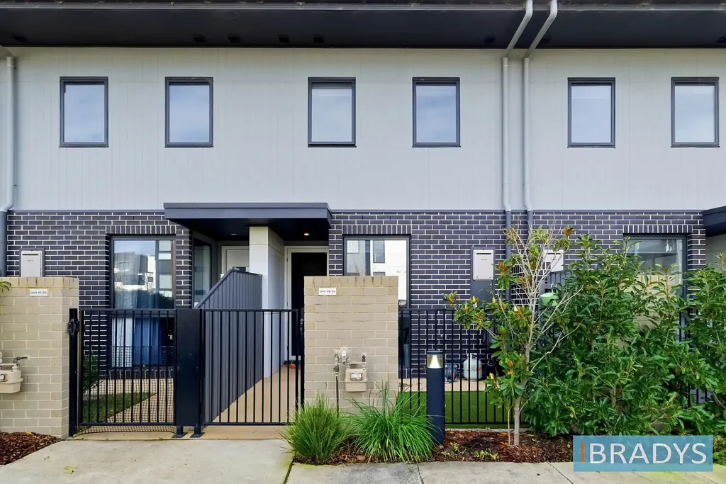 STYLISH 2 BEDROOM ENSUITE TOWNHOUSE