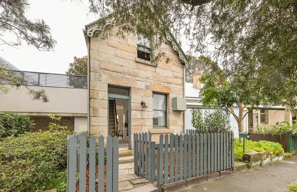 Rozelle 2બેડરૂમ Sandstone cottage of character, light and garden connection