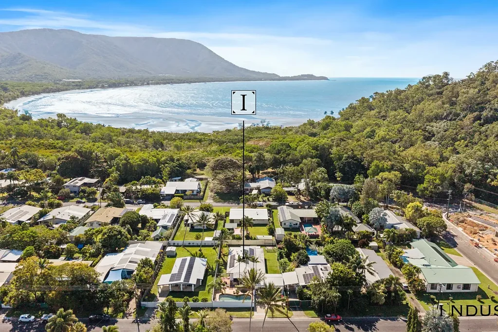 Trinity Beach 4 Slaapkamer Solid home || Prime location || Endless potential