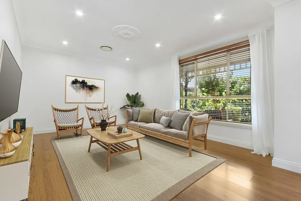 Charming Pet Friendly Three-Bedroom Townhouse in sough-after "Moreton Grove"