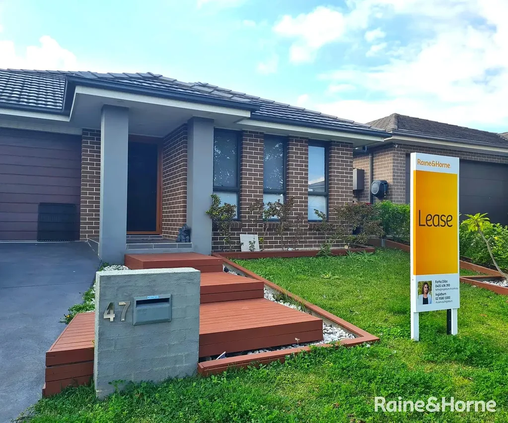 COZY FOUR BEDROOM HOME IN SPRING FARM FOR LEASE!