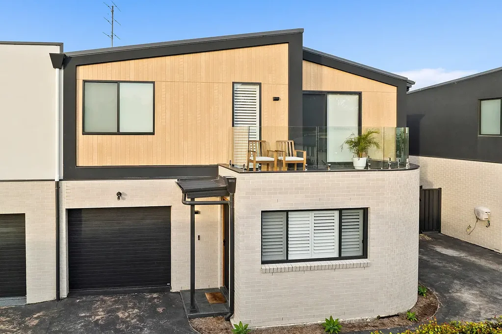 Oak Flats 3Zimmer Modern townhouse. Zero strata. Total ownership!