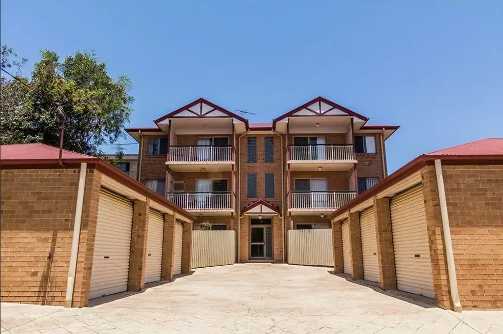 Charming 2-Bedroom Unit in the Heart of Coorparoo