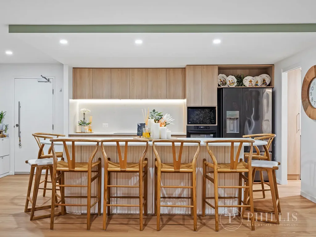 Hope Island 2 Bedroom Fully Renovated Luxury Unit in Azzura Greens!