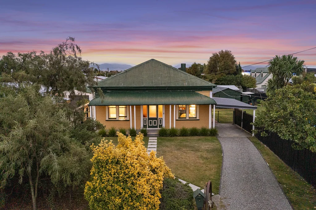 Redwoodtown 3Zimmer Timeless Villa on a Generous Section