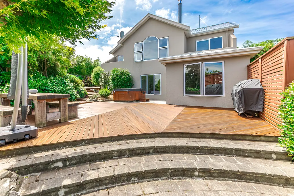 West End 4 Bedroom Jaw-Dropping Views & Ultimate Retreat